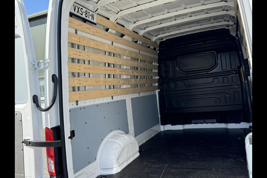 Volkswagen Crafter 35 2.0 TDI L3H2 Trendline Cruise Trekhaak 3000kg Carplay Airco Lat om Lat