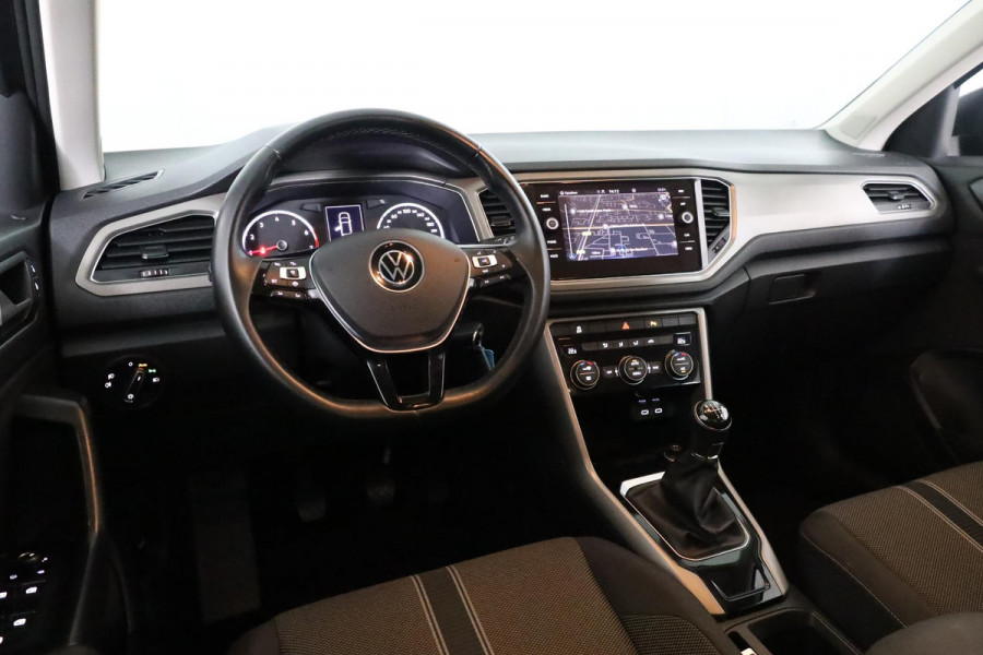 Volkswagen T-Roc 1.0 TSI Style Business 110 PK | Verlengde garantie | Navigatie | Parkeercamera | Parkeersensoren | Privacy glas |