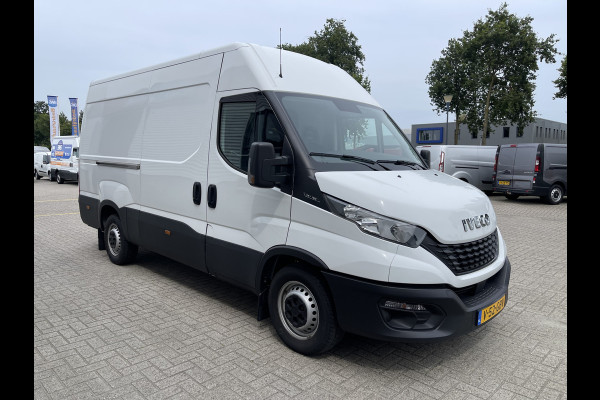 Iveco Daily 35S16V 2.3 handgeschakeld 160pk L2H2 / mag 3500 kg trekken / lease vanaf € 500 / vaste prijs rijklaar € 27.950 ex btw / climate control / opstap + parkeersensoren achter !