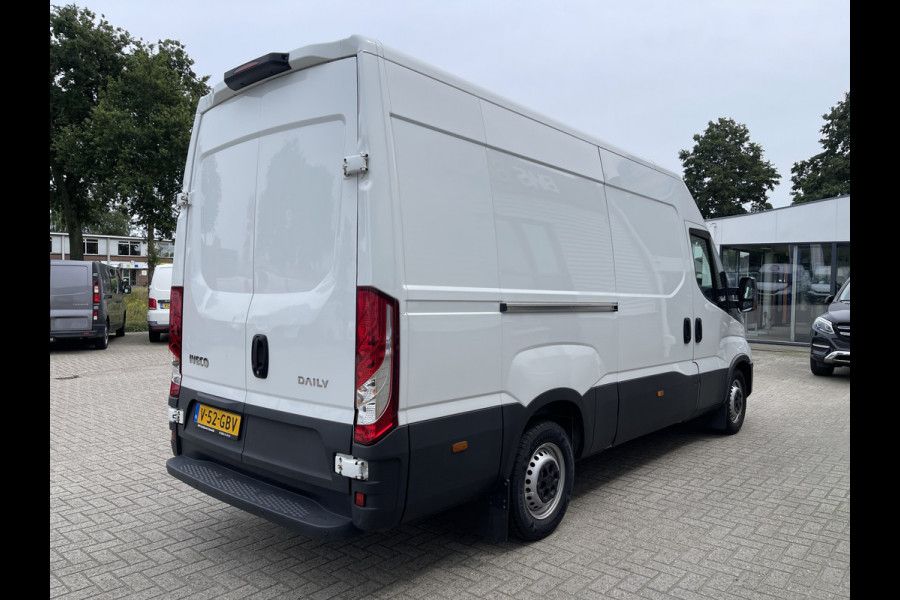 Iveco Daily 35S16V 2.3 handgeschakeld 160pk L2H2 / mag 3500 kg trekken / lease vanaf € 500 / vaste prijs rijklaar € 27.950 ex btw / climate control / opstap + parkeersensoren achter !