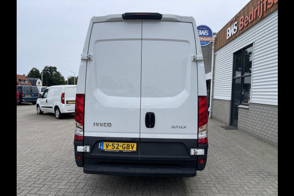 Iveco Daily 35S16V 2.3 handgeschakeld 160pk L2H2 / mag 3500 kg trekken / lease vanaf € 500 / vaste prijs rijklaar € 27.950 ex btw / climate control / opstap + parkeersensoren achter !