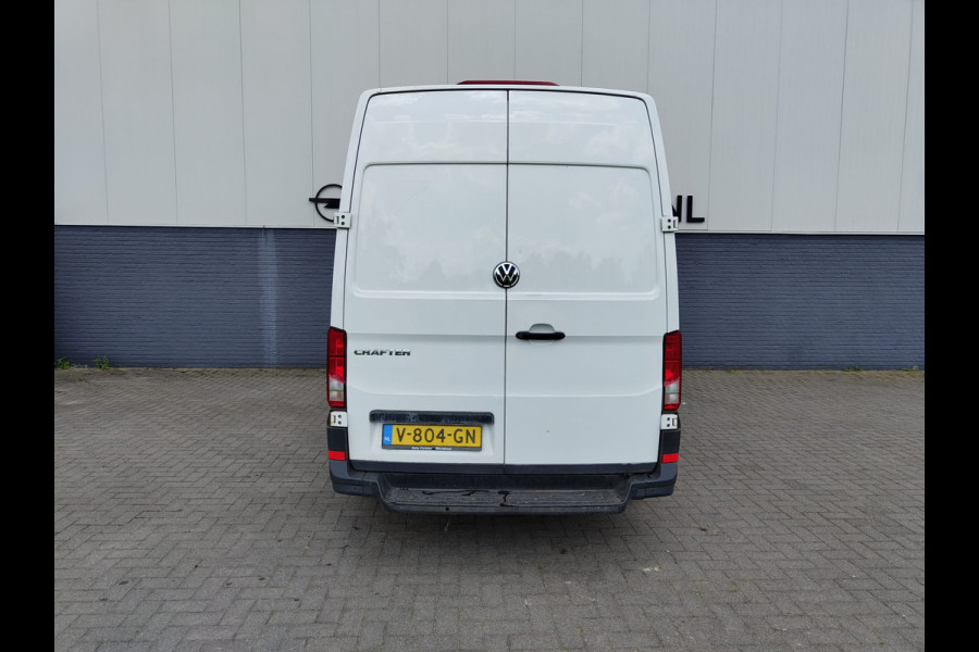 Volkswagen Crafter 2.0TDI L3H3 3-Zits Airco Navi PDC v+a DAB+ Betonplex Vloer + Betimmering Bluetooth Cruise Control Lichtsensor Elec.-ramen en Spi 6-bak Zeer compleet Lage km stand!