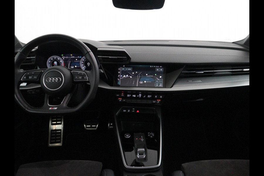 Audi A3 Sportback 45 TFSI e S edition Competition Panorama | B&O | Alcantara