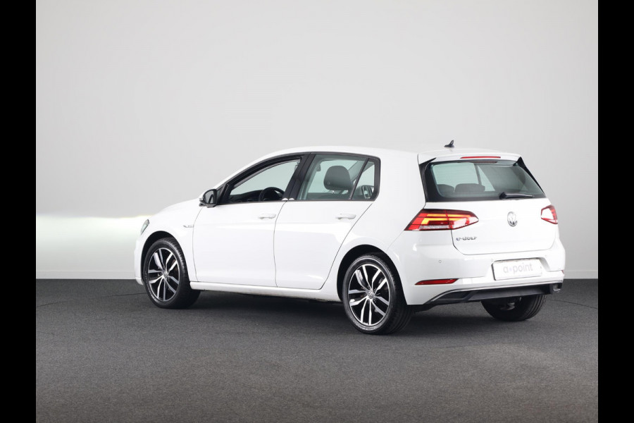 Volkswagen e-Golf E-DITION 136 pk | Navigatie | Parkeersensoren | Autom. airco | LED koplampen | Apple Carplay/Android Auto |