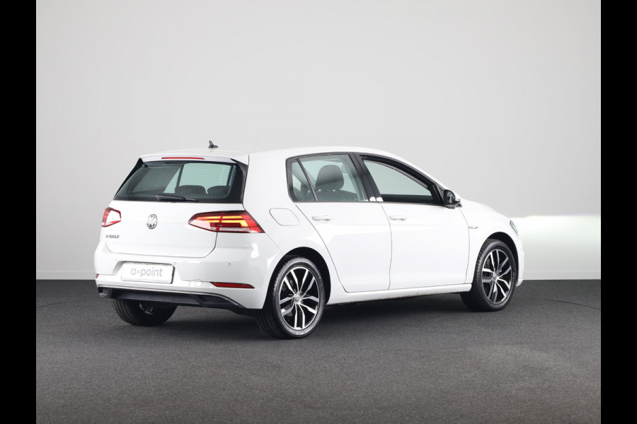 Volkswagen e-Golf E-DITION 136 pk | Navigatie | Parkeersensoren | Autom. airco | LED koplampen | Apple Carplay/Android Auto |