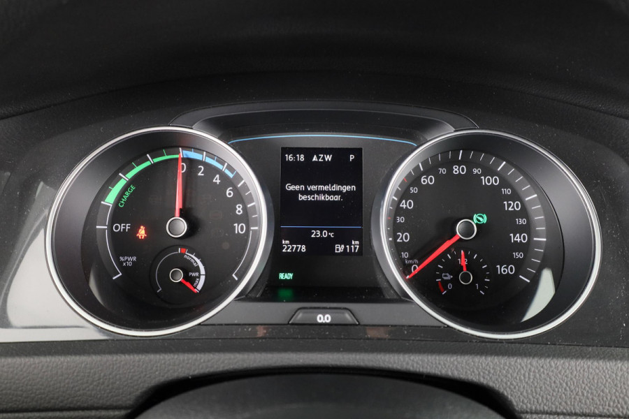 Volkswagen e-Golf E-DITION 136 pk | Navigatie | Parkeersensoren | Autom. airco | LED koplampen | Apple Carplay/Android Auto |