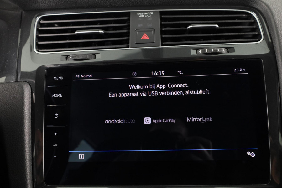 Volkswagen e-Golf E-DITION 136 pk | Navigatie | Parkeersensoren | Autom. airco | LED koplampen | Apple Carplay/Android Auto |