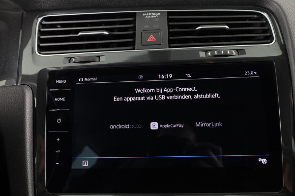 Volkswagen e-Golf E-DITION 136 pk | Navigatie | Parkeersensoren | Autom. airco | LED koplampen | Apple Carplay/Android Auto |