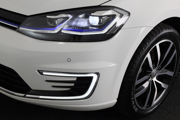 Volkswagen e-Golf E-DITION 136 pk | Navigatie | Parkeersensoren | Autom. airco | LED koplampen | Apple Carplay/Android Auto |