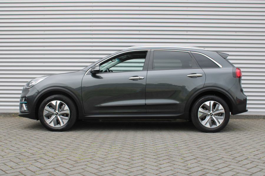 Kia e-Niro DynamicPlusLine 64 kWh | Navi | 17" LM | PDC | Camera | Schuif/kantel dak | BTW auto |