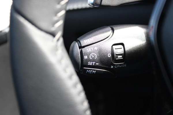 Peugeot 208 1.2 100PK AUTOMAAT ALLURE PACK | NAVIGATIE 10" TOUCHSCREEN | APPLE CARPLAY/ANDROID AUTO | 3-D I COCKPIT | LICHTMETALEN VELGEN | LED KOPLAMPEN | CRUISE CONTROL | CLIMATE CONTROL | ACHTERUITRIJ CAMERA |