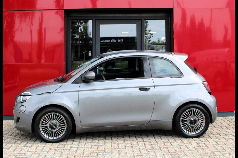 Fiat 500 3+1 Icon 42 kWh | 16" Velgen | keyless entree | Parkeersensoren