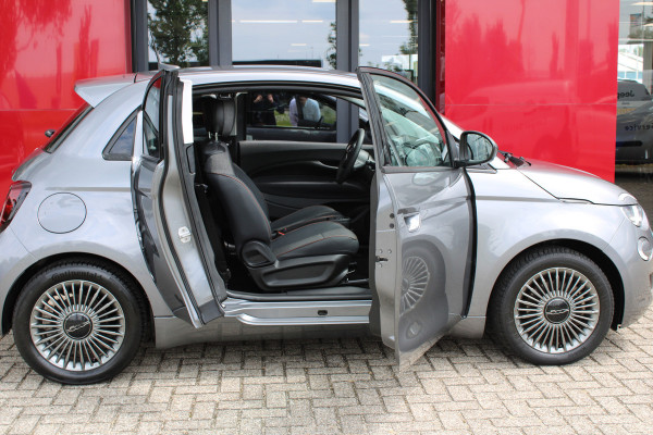 Fiat 500 3+1 Icon 42 kWh | 16" Velgen | keyless entree | Parkeersensoren