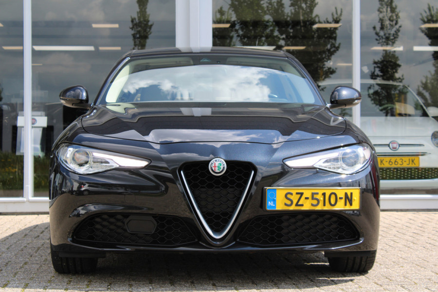 Alfa Romeo Giulia 2.0T Super 200PK AT | Stoel/stuur verwarming | 18" Velgen | Leer | Harman Kardon audio