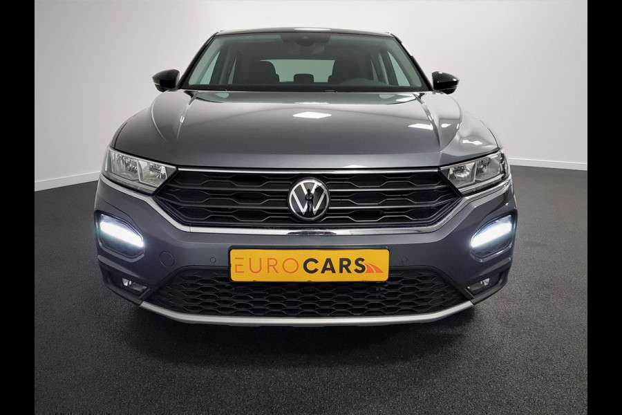 Volkswagen T-Roc 1.5 TSI DSG Active | Navigatie | Climate Control | Lane Assist | DAB | Parkeersensoren | Lichtmetalen Velgen | Privacy Glass