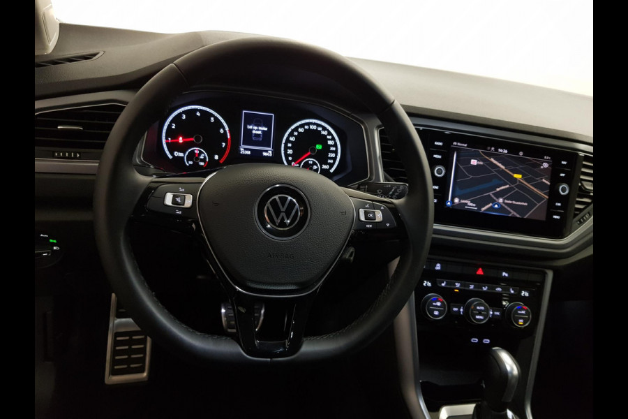 Volkswagen T-Roc 1.5 TSI DSG Active | Navigatie | Climate Control | Lane Assist | DAB | Parkeersensoren | Lichtmetalen Velgen | Privacy Glass