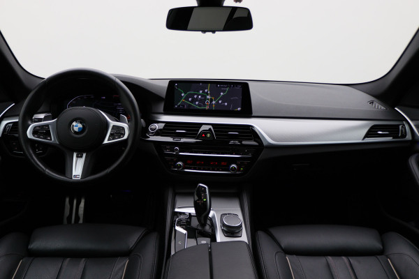 BMW 5 Serie Touring 530i High Executive M-Sport Automaat Leer, Comfortzetels, ACC, Panoramadak, Shadow Line, Camera, Trekhaak