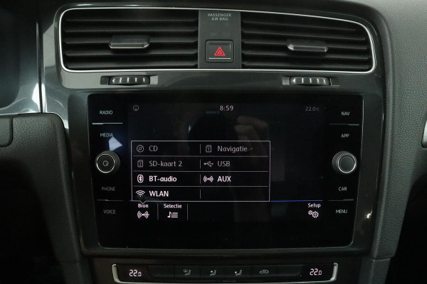 Volkswagen Golf 1.0 TSI Comfortline | Carplay | Adaptive cruise | Navigatie | DAB | Climate control | PDC | Bluetooth