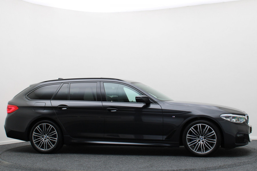 BMW 5 Serie Touring 530i High Executive M-Sport Automaat Leer, Comfortzetels, ACC, Panoramadak, Shadow Line, Camera, Trekhaak