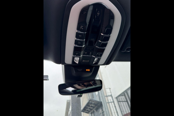 Porsche Macan 2.0 245pk Aut. | Schuif/Kanteldak | 20" | Alcantara | Adapt. demping | Memory | HD Navi | Carplay