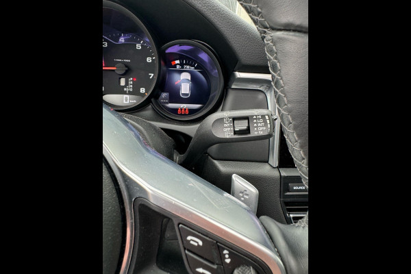 Porsche Macan 2.0 245pk Aut. | Schuif/Kanteldak | 20" | Alcantara | Adapt. demping | Memory | HD Navi | Carplay