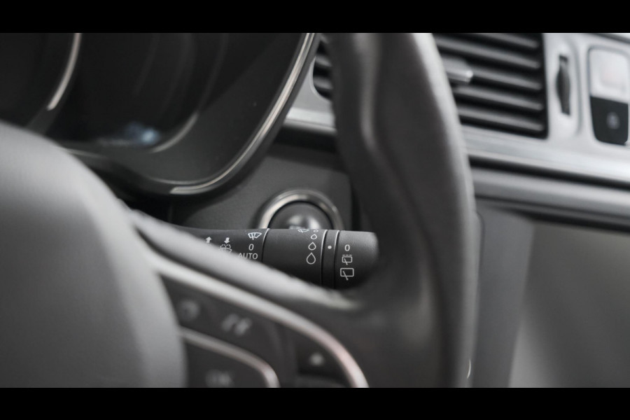 Renault Kadjar TCe 130 Intens | Navigatie | Parkeersensor voor & Achter |