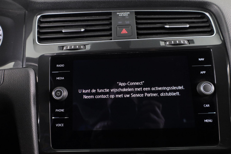 Volkswagen e-Golf E-DITION 136 pk | Navigatie | Parkeersensoren | Adaptieve cruise control | Autom. airco | LED koplampen |