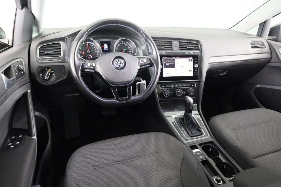 Volkswagen e-Golf E-DITION 136 pk | Navigatie | Parkeersensoren | Adaptieve cruise control | Autom. airco | LED koplampen |