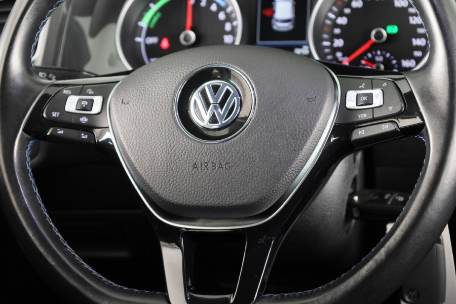 Volkswagen e-Golf E-DITION 136 pk | Navigatie | Parkeersensoren | Adaptieve cruise control | Autom. airco | LED koplampen |