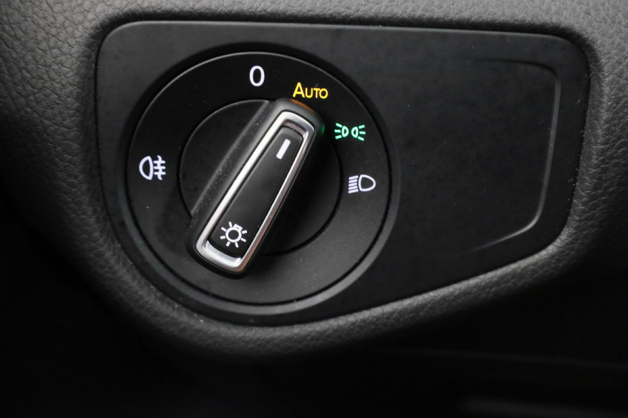 Volkswagen e-Golf E-DITION 136 pk | Navigatie | Parkeersensoren | Adaptieve cruise control | Autom. airco | LED koplampen |