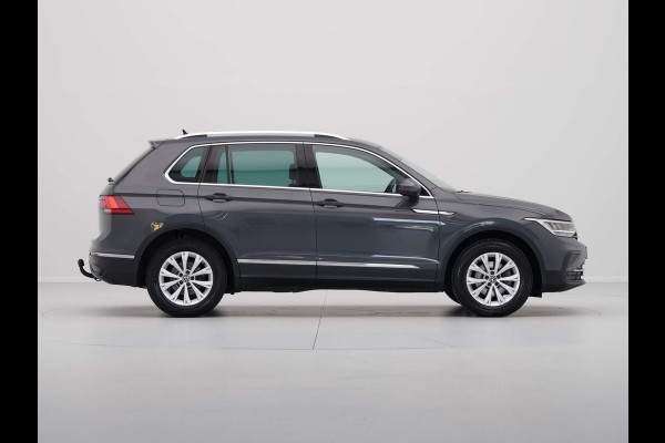 Volkswagen Tiguan 1.5 TSI 130pk Life Business Navigatie Trekhaak Stoelverwarming Acc 37