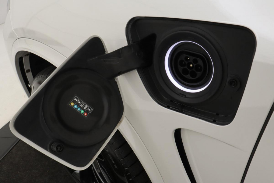 BMW X5 xDrive40e M-Sport | Panoramadak | Head-Up | Leder | Stoelverwarming | Trekhaak | DAB | 360 camera | Sportstoelen | Full LED | Navigatie