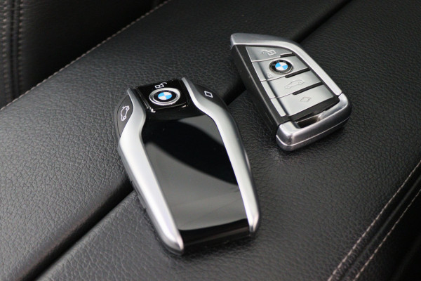 BMW 5 Serie Touring 530i High Executive M-Sport Automaat Leer, Comfortzetels, ACC, Panoramadak, Shadow Line, Camera, Trekhaak