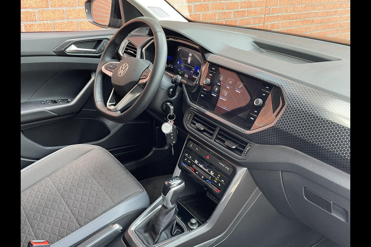 Volkswagen T-Cross 1.0 TSI 110pk DSG Style | Navigatie | Apple Carplay/Android Auto | Camera | Parkeer sensoren | Dab | Winterpakket