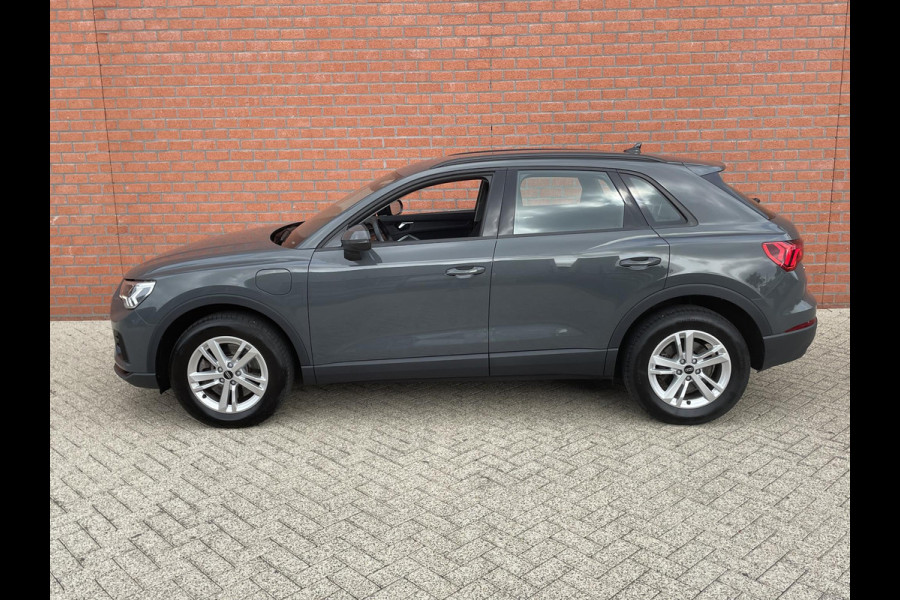 Audi Q3 45 TFSI e Attitude PHEV S-tronic Wegklapbare trekhaak Camera Dab Led Verwarmde voorstoelen Climate Control Navigatie Apple Carplay/Android Auto