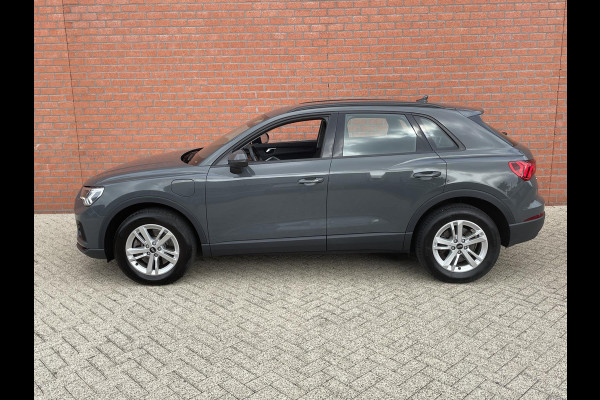 Audi Q3 45 TFSI e Attitude PHEV S-tronic Wegklapbare trekhaak Camera Dab Led Verwarmde voorstoelen Climate Control Navigatie Apple Carplay/Android Auto