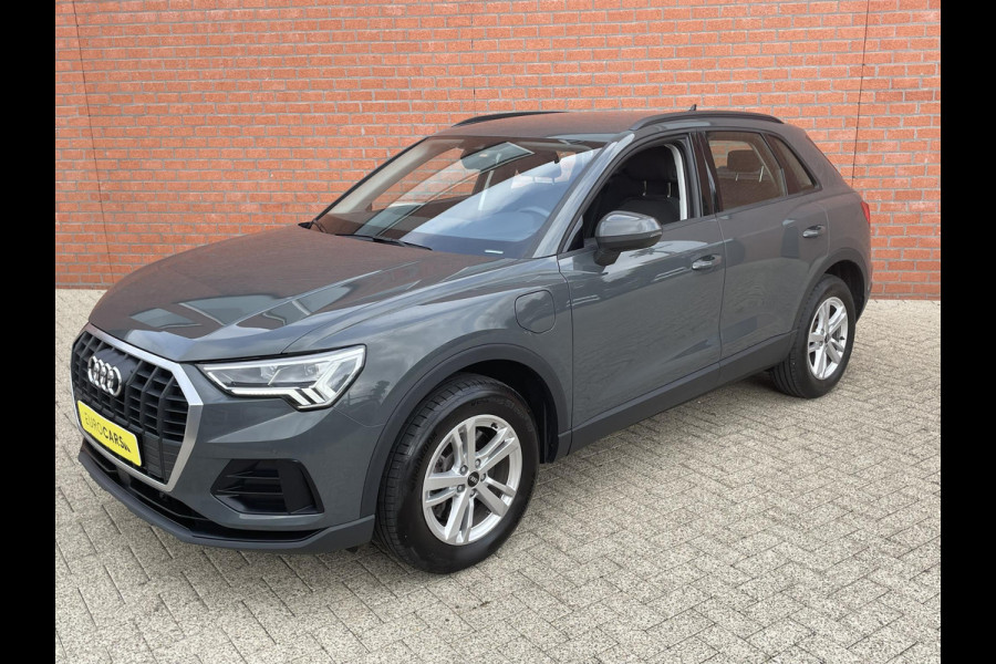 Audi Q3 45 TFSI e Attitude PHEV S-tronic Wegklapbare trekhaak Camera Dab Led Verwarmde voorstoelen Climate Control Navigatie Apple Carplay/Android Auto