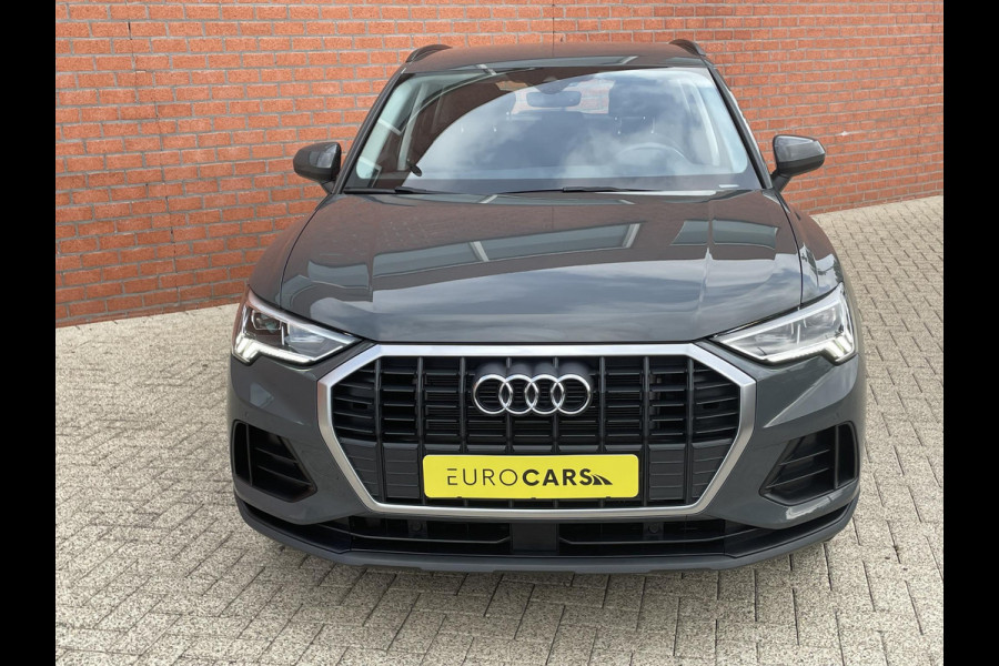 Audi Q3 45 TFSI e Attitude PHEV S-tronic Wegklapbare trekhaak Camera Dab Led Verwarmde voorstoelen Climate Control Navigatie Apple Carplay/Android Auto