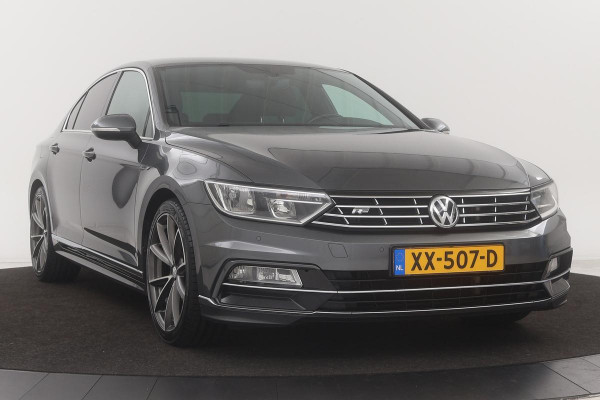 Volkswagen Passat 1.4 TSI R-line | Stoelverwarming | Trekhaak | Adaptive cruise | Half leder | Climate control | PDC | Getint glas | Bluetooth