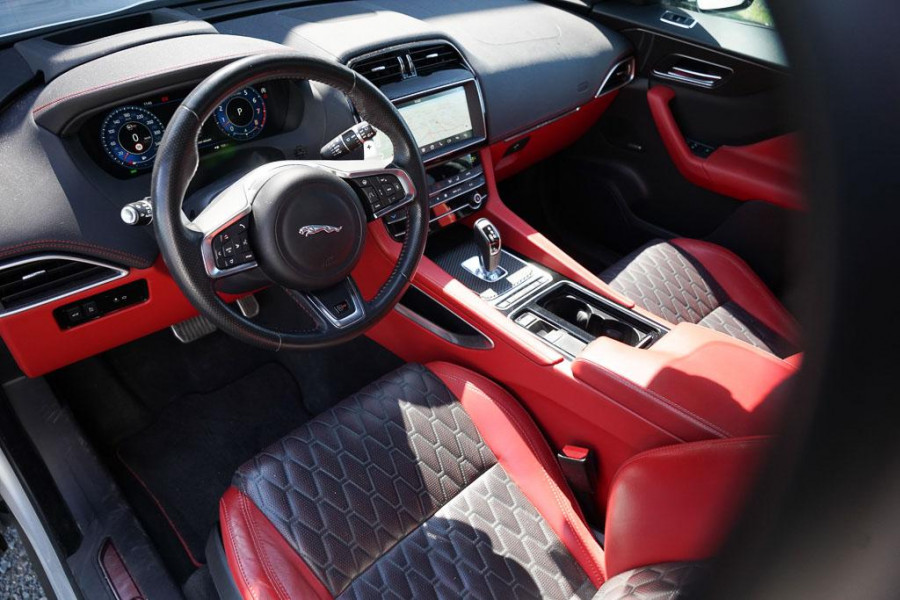 Jaguar F-Pace 5.0 V8 S/C AWD SVR / NL Auto / Pano / Meridian Surround / Trekhaak