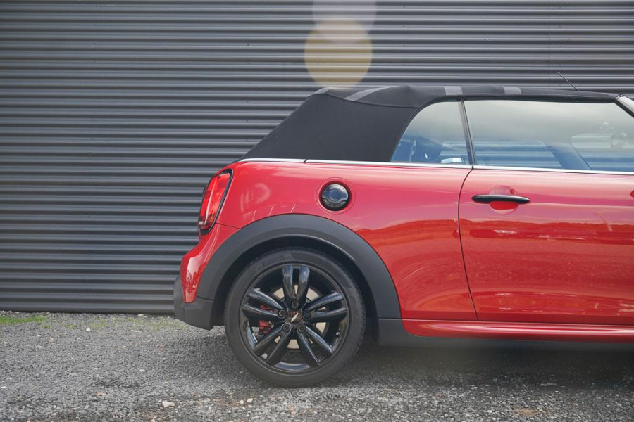 MINI Cabrio 2.0 John Cooper Works / 231 PK / NP 62731 / NL Auto / F1 Aut / HUD