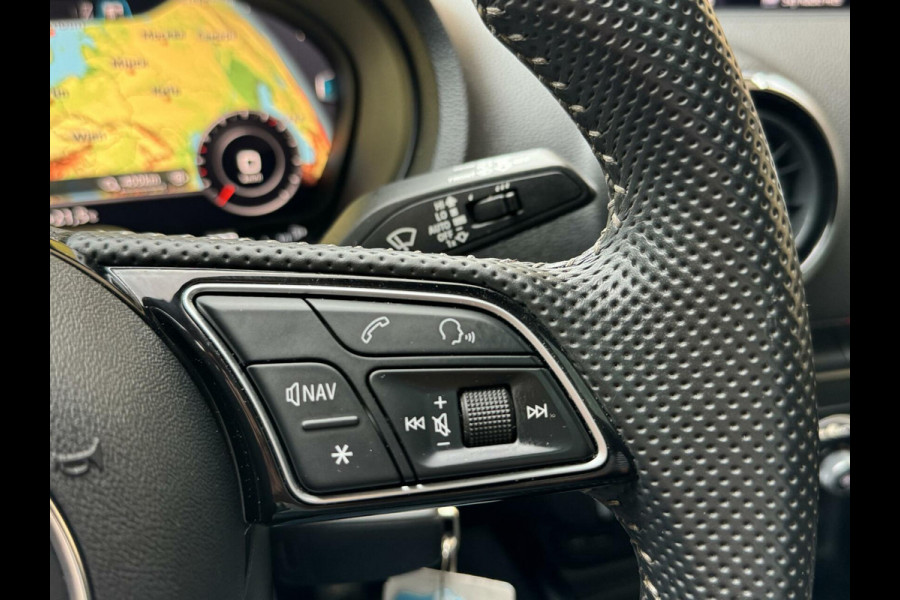 Audi A3 Sportback 35 TFSI S-line Automaat | Pano | Digitale dashboard | Stoelverwarming | Apple CarPlay | Getint glas | Zwart optiek