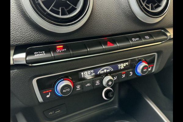 Audi A3 Sportback 35 TFSI S-line Automaat | Pano | Digitale dashboard | Stoelverwarming | Apple CarPlay | Getint glas | Zwart optiek