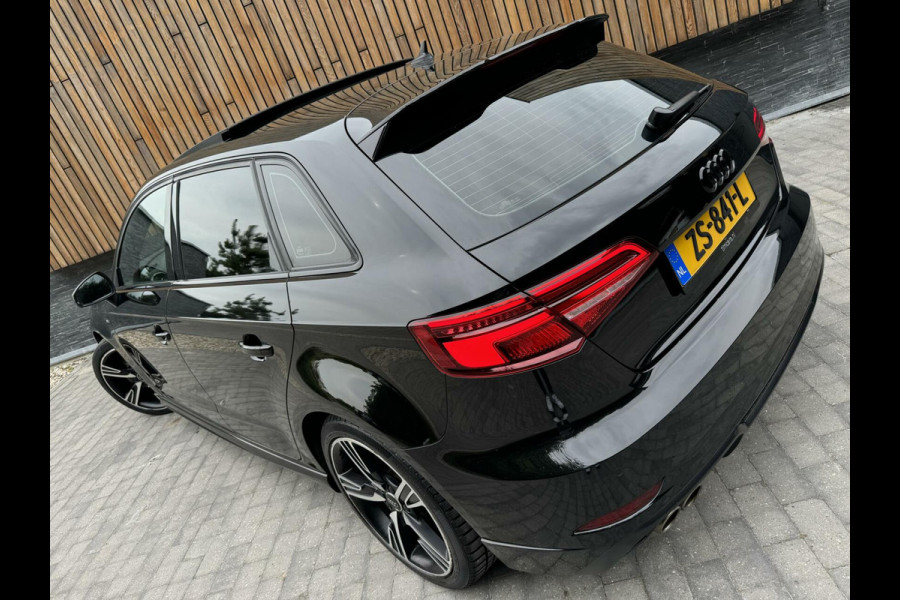 Audi A3 Sportback 35 TFSI S-line Automaat | Pano | Digitale dashboard | Stoelverwarming | Apple CarPlay | Getint glas | Zwart optiek