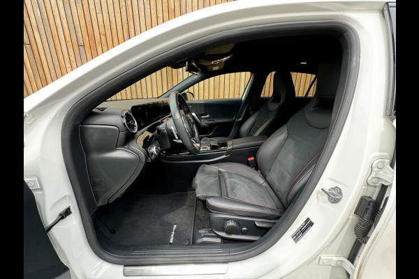 Mercedes-Benz A-Klasse 200 AMG-styling Automaat | Widescreen Navi | Stoelverwarming | Getint glas | Metallic lak | Parkeersenoren voor en achter | Acht