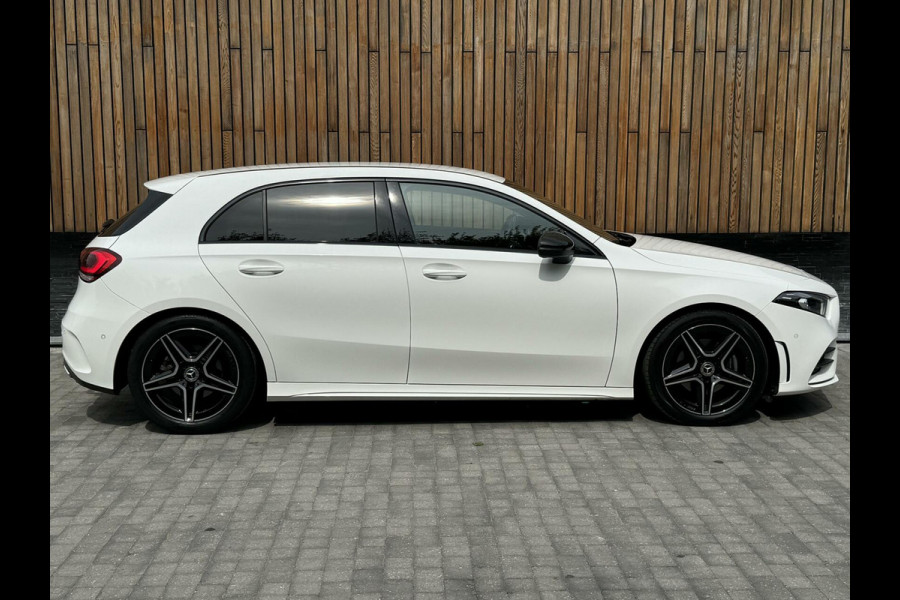 Mercedes-Benz A-Klasse 200 AMG-styling Automaat | Widescreen Navi | Stoelverwarming | Getint glas | Metallic lak | Parkeersenoren voor en achter | Acht