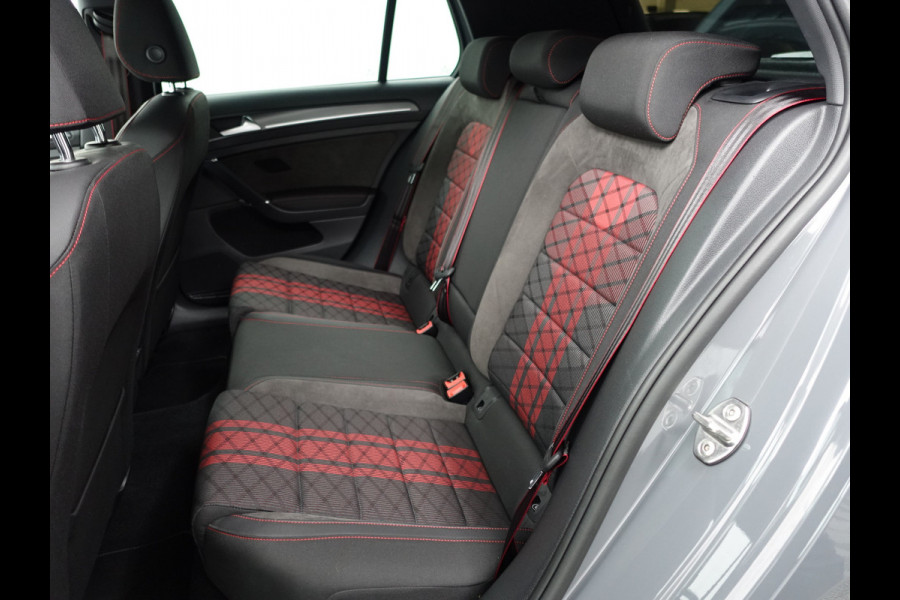 Volkswagen Golf 2.0 TSI GTI TCR 290pk DSG (panodak,matrix,dynamic select,keyless,alcantara,sfeerverlichting)