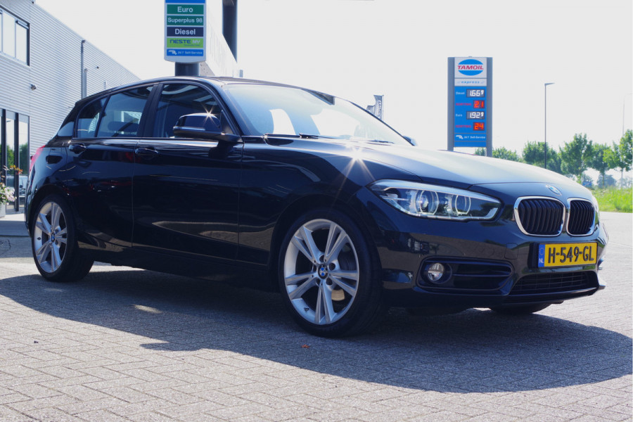 BMW 1-serie 118i 136 PK Automaat Executive, Xenon, Navigatie, Sportstoelen, 18" LM