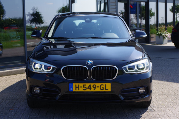 BMW 1-serie 118i 136 PK Automaat Executive, Xenon, Navigatie, Sportstoelen, 18" LM