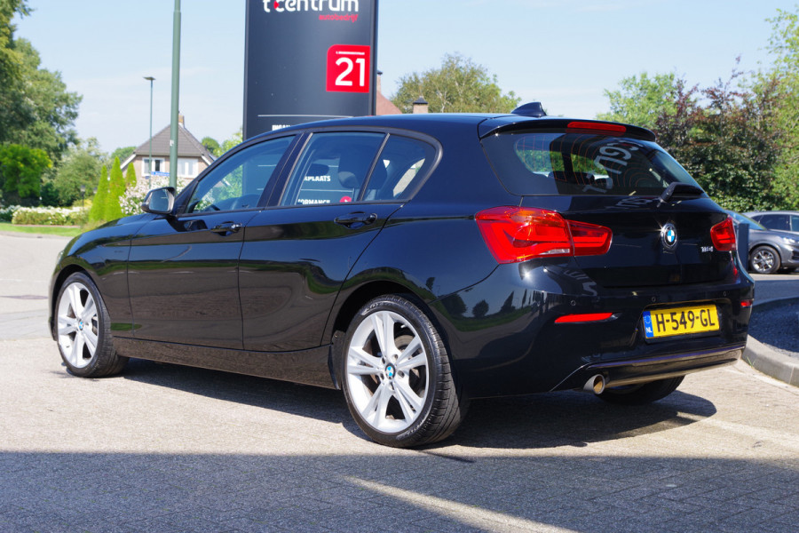 BMW 1-serie 118i 136 PK Automaat Executive, Xenon, Navigatie, Sportstoelen, 18" LM